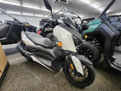 2018 Yamaha XMAX — front three-quarter view