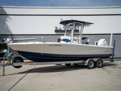 2018 Robalo 246 Cayman — engine compartment view