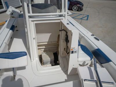 2018 Robalo 246 Cayman — photo 22 view