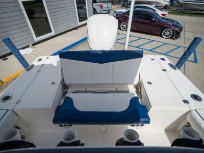2018 Robalo 246 Cayman — photo 12 view