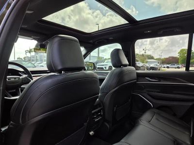 2026 Jeep Grand Cherokee — photo 9 view