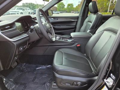 2026 Jeep Grand Cherokee — photo 13 view
