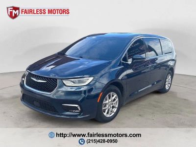 2023 Chrysler Pacifica Touring L 4dr Mini Van in Fathom Blue Pearl Coat — front three-quarter view