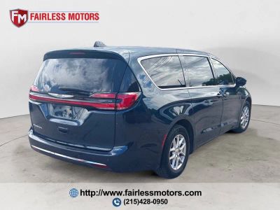2023 Chrysler Pacifica — detail view
