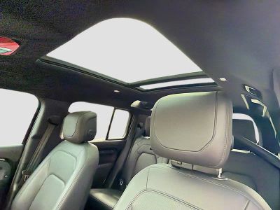 2024 Land Rover Defender 110 — photo 28 view