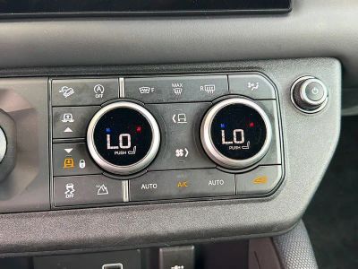 2024 Land Rover Defender 110 — photo 31 view