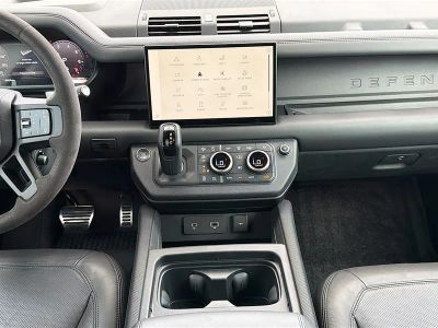 2024 Land Rover Defender 110 — photo 20 view