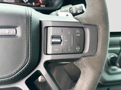 2024 Land Rover Defender 110 — photo 40 view