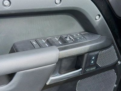 2024 Land Rover Defender 110 — photo 24 view