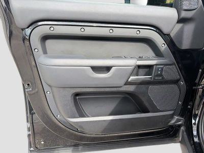 2024 Land Rover Defender 110 — photo 23 view