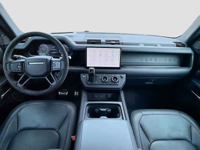 2024 Land Rover Defender 110 — photo 17 view