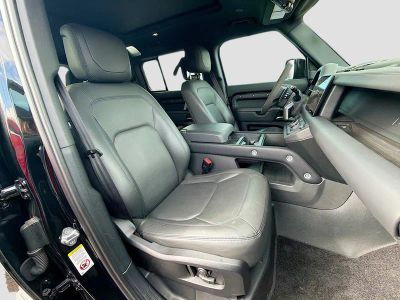 2024 Land Rover Defender 110 — photo 16 view
