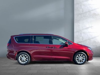 2021 Chrysler Pacifica — photo 7 view