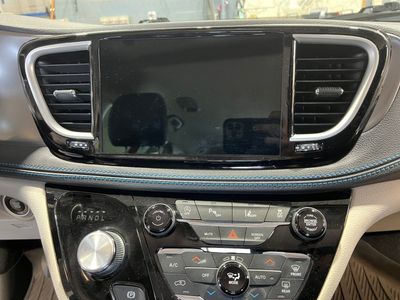 2021 Chrysler Pacifica — photo 11 view