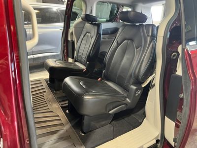 2021 Chrysler Pacifica — photo 18 view