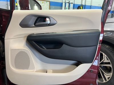 2021 Chrysler Pacifica — photo 21 view