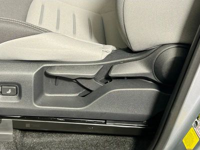 2025 Toyota Tacoma 4WD — photo 13 view