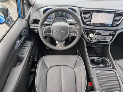 2026 Chrysler Pacifica — photo 18 view