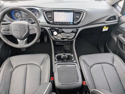 2026 Chrysler Pacifica — photo 16 view