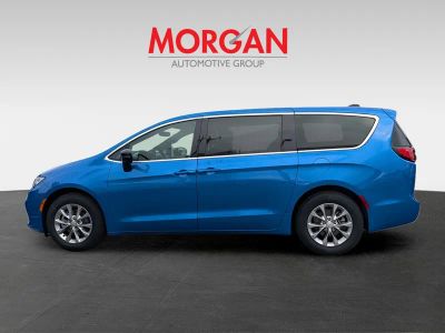 2026 Chrysler Pacifica — photo 7 view