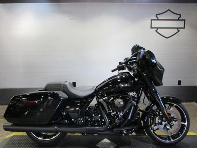 2026 Harley-Davidson FLHX - Street Glide in VIVD BLACK — front three-quarter view