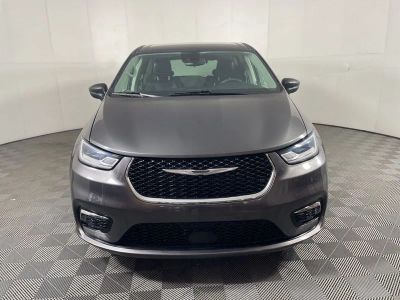 2023 Chrysler Pacifica — detail view