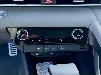 2026 Hyundai ELANTRA — photo 12 view