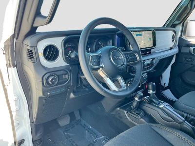 2025 Jeep Wrangler — photo 9 view
