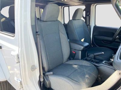 2025 Jeep Wrangler — photo 26 view