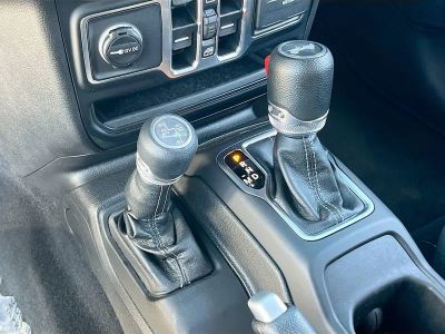 2025 Jeep Wrangler — photo 16 view