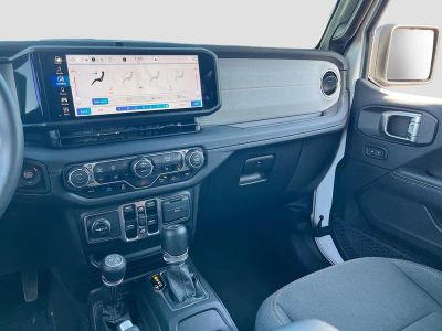 2025 Jeep Wrangler — photo 22 view