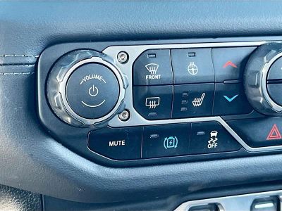 2025 Jeep Wrangler — photo 19 view