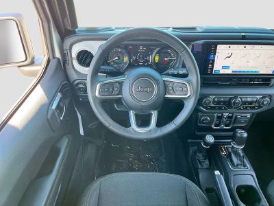 2025 Jeep Wrangler — photo 21 view