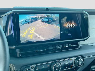2025 Jeep Wrangler — photo 13 view