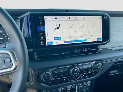 2025 Jeep Wrangler — photo 15 view
