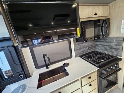 2026 Grand Design Lineage Series F — photo 14 view