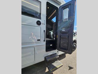 2026 Grand Design Lineage Series F — photo 41 view