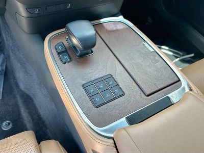 2023 Lexus LS — photo 11 view