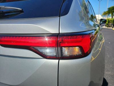 2024 Mitsubishi Outlander — photo 10 view