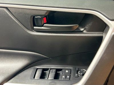 2023 Toyota RAV4 — photo 12 view