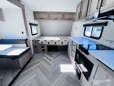 2025 Ember RV E-Series - Photo 4