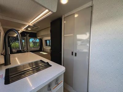 2027 Thor Motor Coach TELLARO — photo 8 view