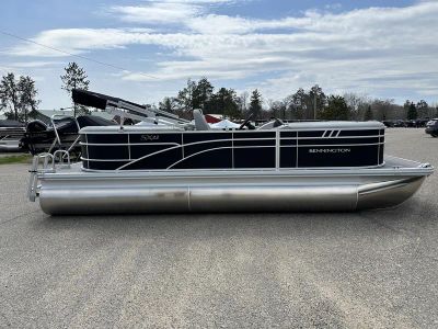 2025 Bennington 22 SXSR — rear three-quarter view