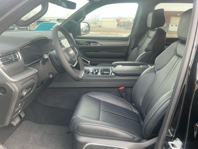 2026 Jeep Grand Wagoneer — photo 10 view
