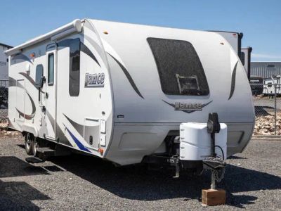 2016 Lance M-1985 — front three-quarter view