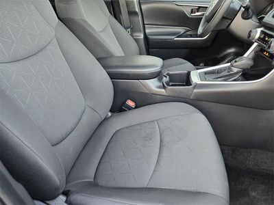 2024 Toyota RAV4 — photo 9 view