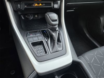 2024 Toyota RAV4 — photo 14 view