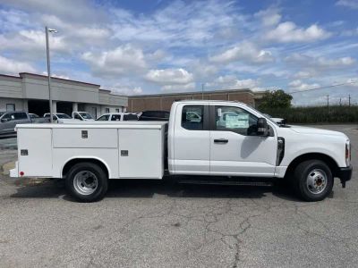 2026 Ford Chassis Cab - Photo 2