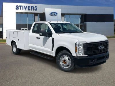2026 Ford Chassis Cab - Photo 1