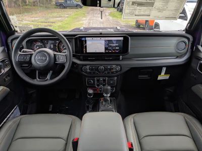 2026 Jeep Gladiator — photo 15 view